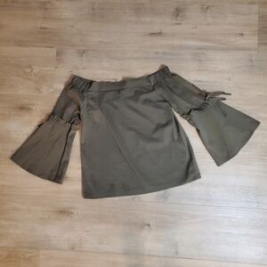 Good Luck Gem blouse M green off shoulder elastic
